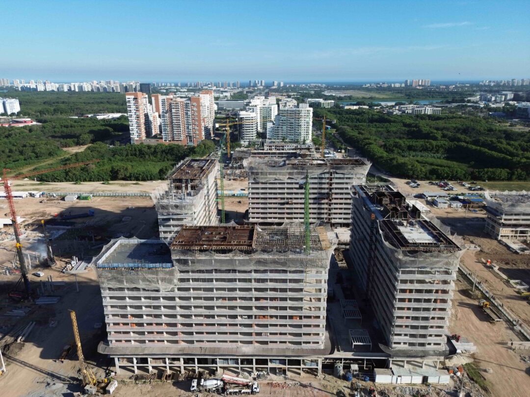 Evolução da obra do projeto Arte Jardim da Calper no Cidade Arte Barra, na Barra da Tijuca, Rio de Janeiro em Abril 2026