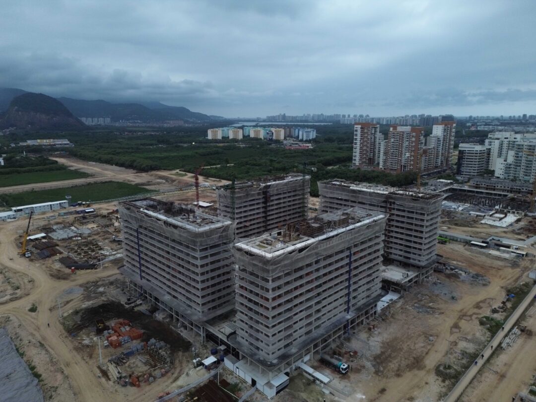 Evolução da obra do projeto Arte Jardim da Calper no Cidade Arte Barra, na Barra da Tijuca, Rio de Janeiro em Maio 2026