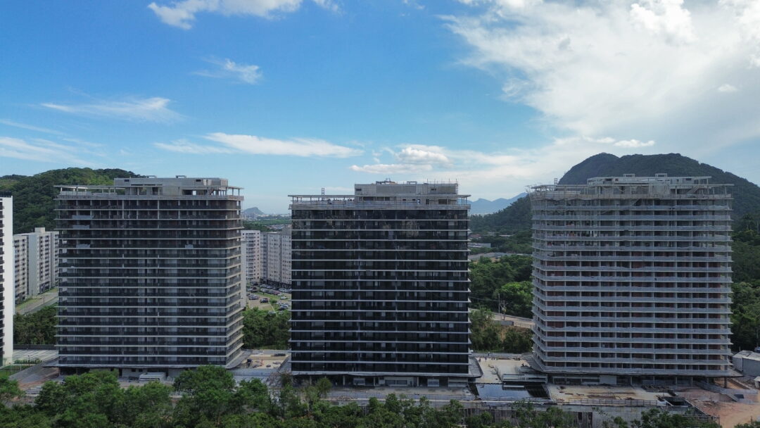 Fachada da obra do projeto Murano Residencial da Calper na Barra Olímpica Rio de Janeiro em Abril 2026.